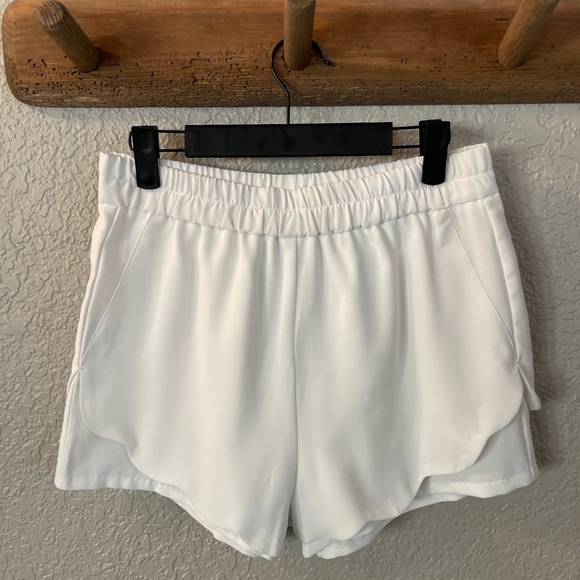 NWT Aqua Brand Pull On Scalloped High Waisted Shorts - Picture 2 of 13